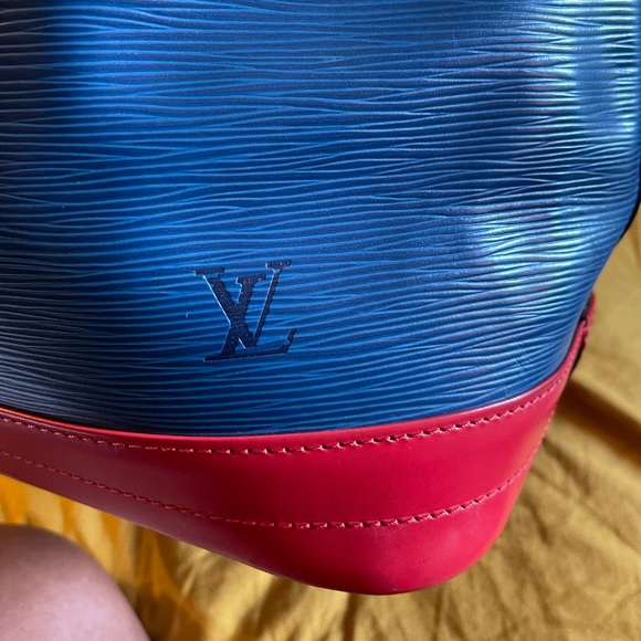 Authentic Louis Vuitton GM Epi Color Block Bucket Bag - Picture 2 of 16